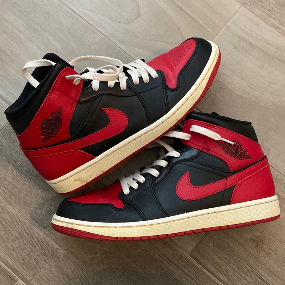 Nike Air Jordan 1 Mid Bred vintage MJ Bulls